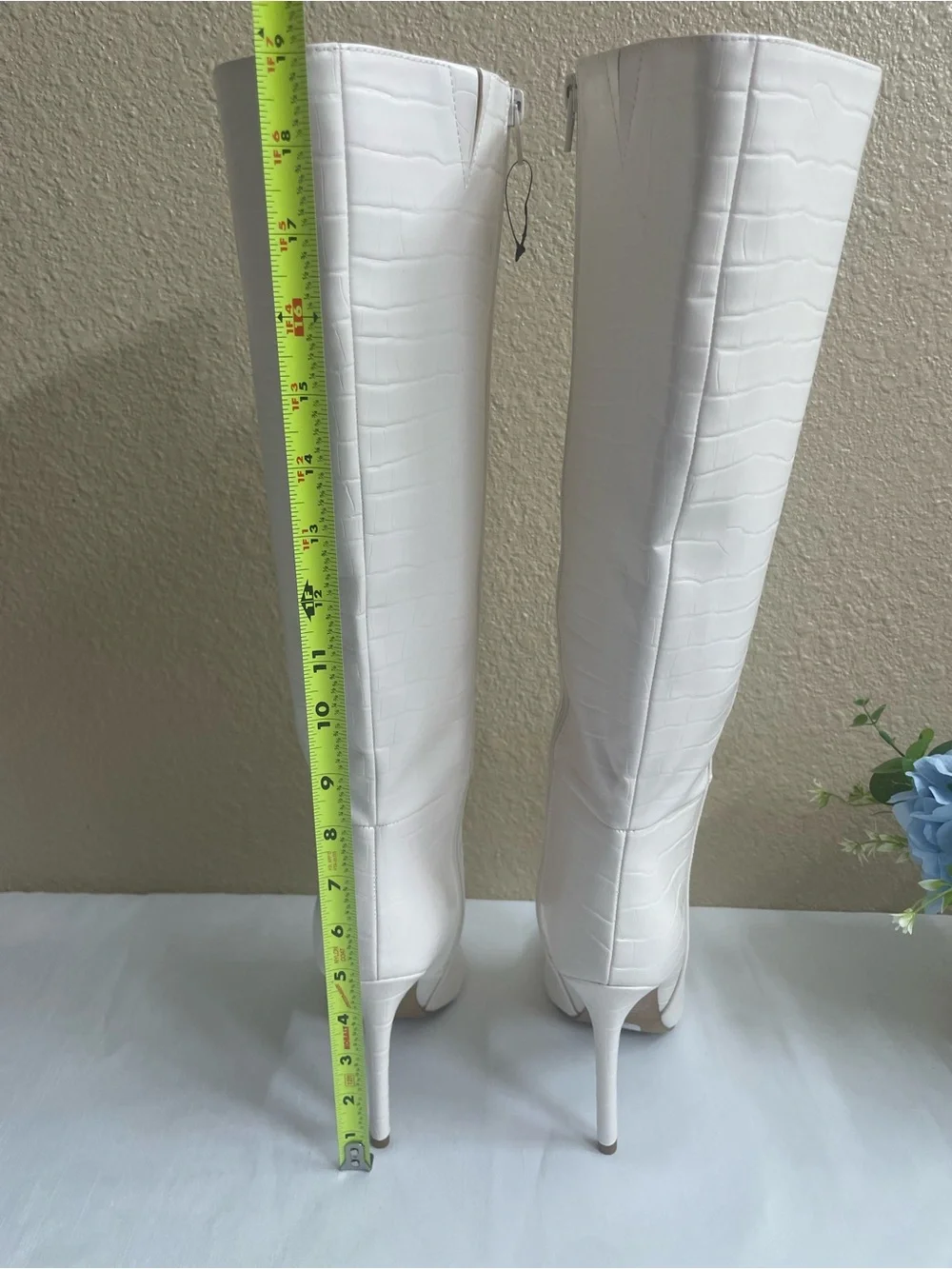 Express Women’s Of-White /cream Over-the-Knee Heeled Boots Size 8